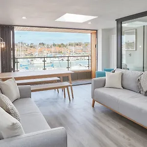 https://host-stay-coastal-townhouse.yorkshirehotels.net