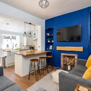https://pass-the-keys-stylish-terrace-with-free-parking-within.yorkshirehotels.net
